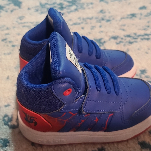 Adidas Marvel shoes - Picture 2 of 6